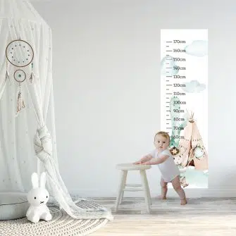 Miarka wzrostu z beżowym tipi do dziecięcego pokoju